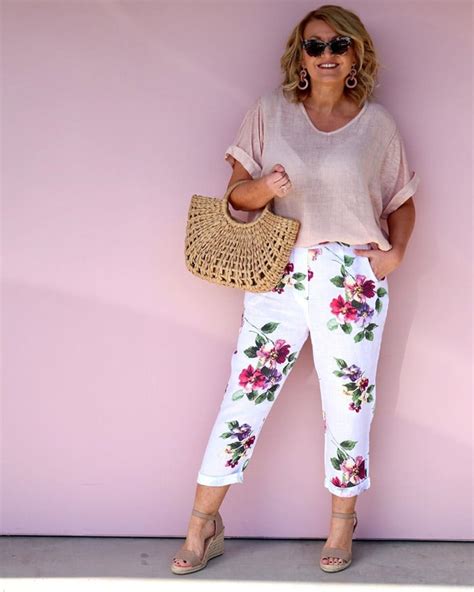 Women's Pink Cropped & Capri Pants 